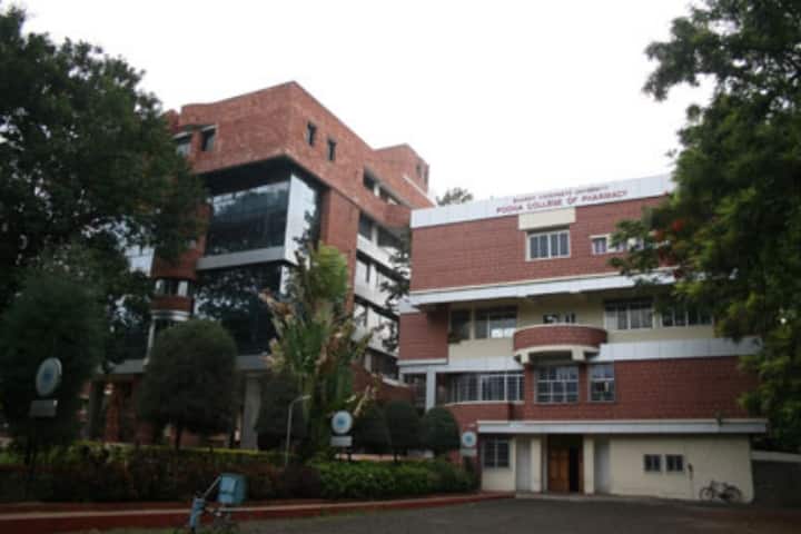 https://cache.careers360.mobi/media/colleges/social-media/media-gallery/5812/2018/10/8/Campus View of Poona College of Pharmacy, Bharati Vidyapeeth University Pune_Campus-View.jpg